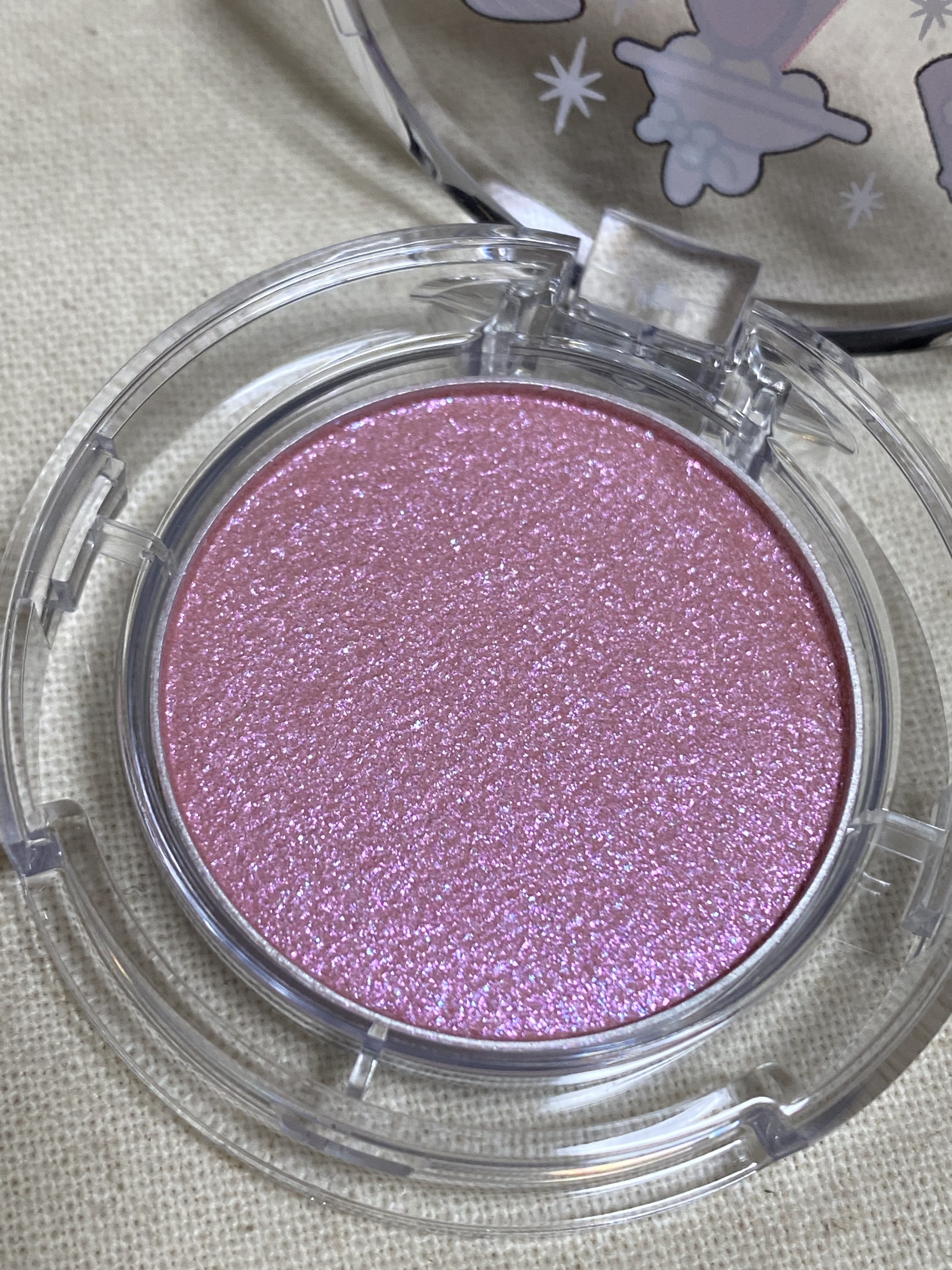 マルチグリッターカラー 20 MY MELODY Limited Color（マイメロディー限定）/ENBAN TOKYO/単色アイシャドウを使ったクチコミ（3枚目）