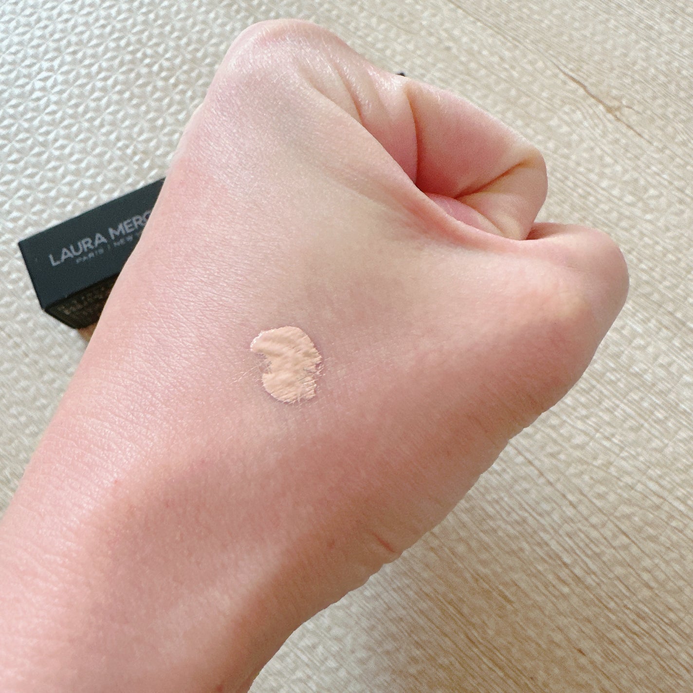 リアル フローレス ウェイトレス パーフェクティング コンシーラー/ローラ メルシエ/リキッドコンシーラーを使ったクチコミ(4枚目)