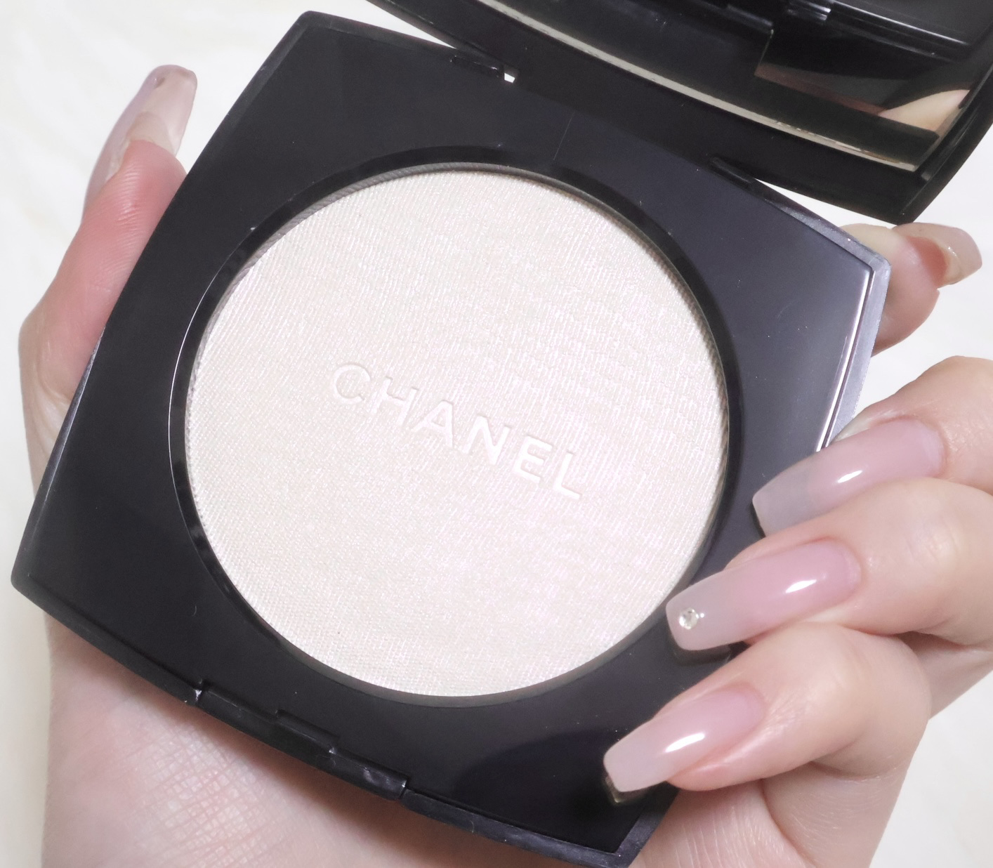 プードゥル ルミエール 40 ホワイトオパール/CHANEL/パウダーハイライトを使ったクチコミ（2枚目）
