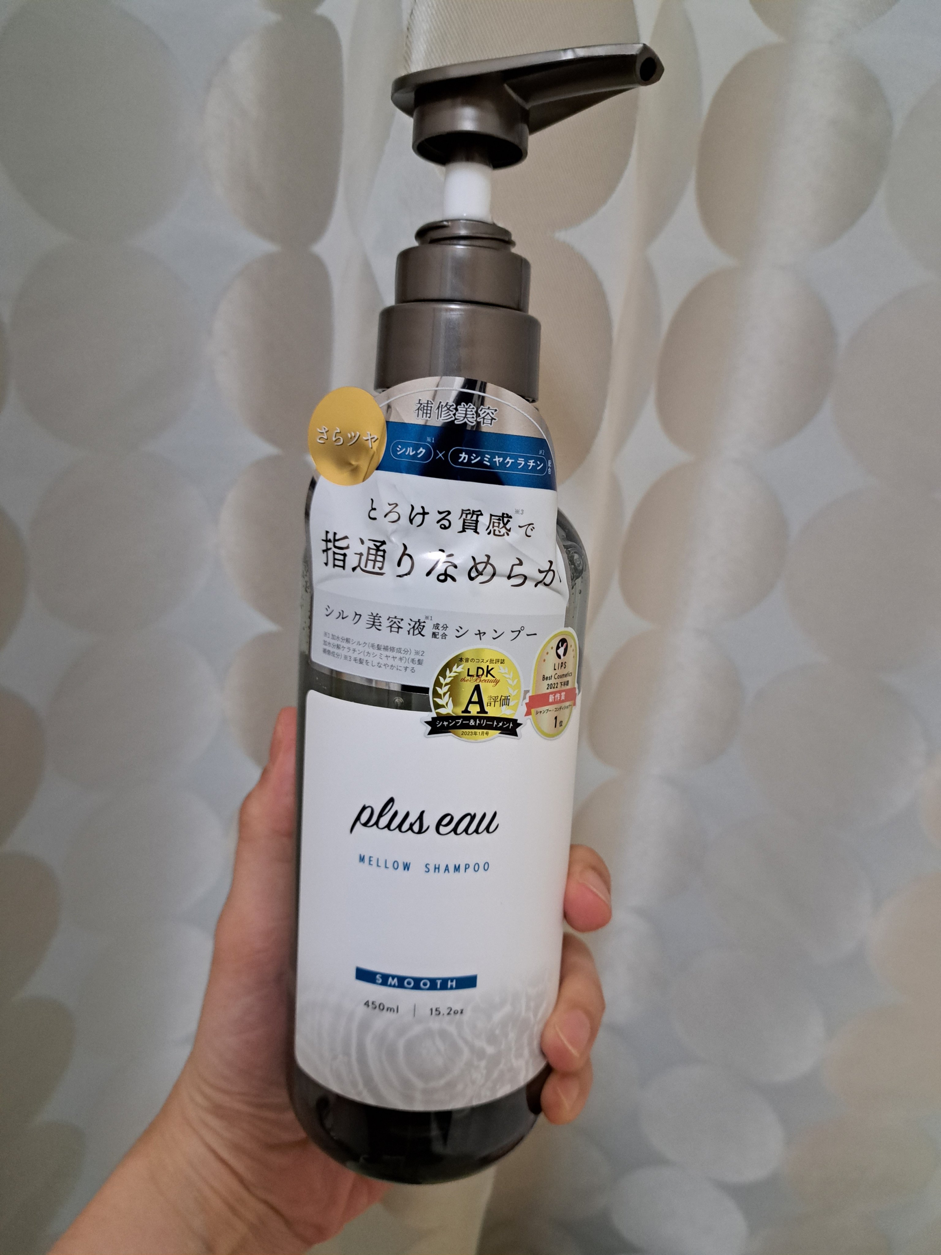 新感覚だわ！コレは(驚)シャバシャバのシャンプーなので取り扱い注意だけど滑らかで泡立ちもよくて気持ちいい！ギシギシ感のない髪を保護してくれるシャンプーなので買って良かった✌️

死闘しながらの日々…普通のシャンプーきれててYouTubeで評