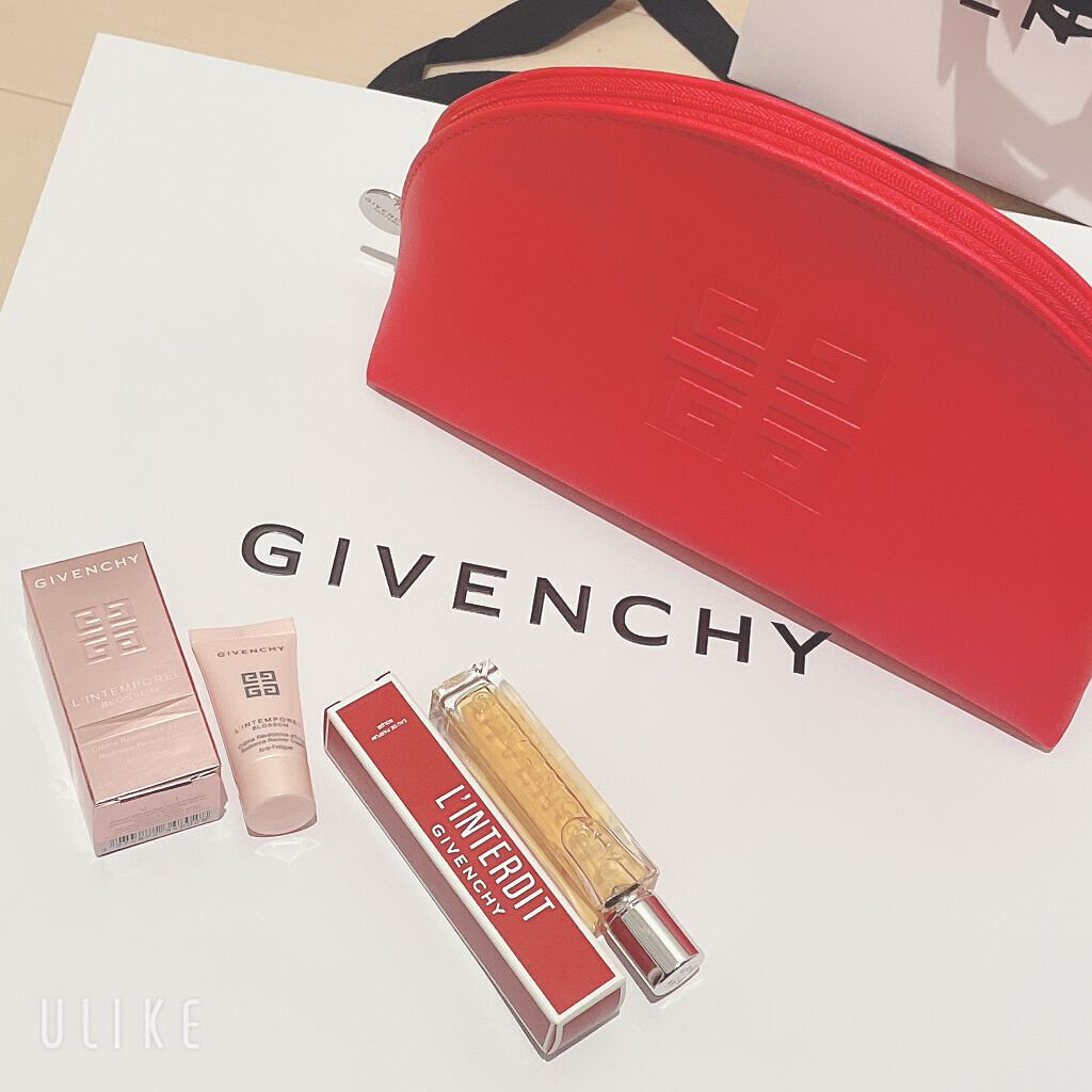 mi. on LIPS 「GIVENCHY2万円以上お買い上げで頂いた💓ポーチいっぱい入..」(1枚目)