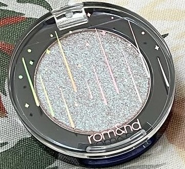 THE UNIVERSE  ブラックホール/rom&nd/単色アイシャドウを使ったクチコミ（2枚目）