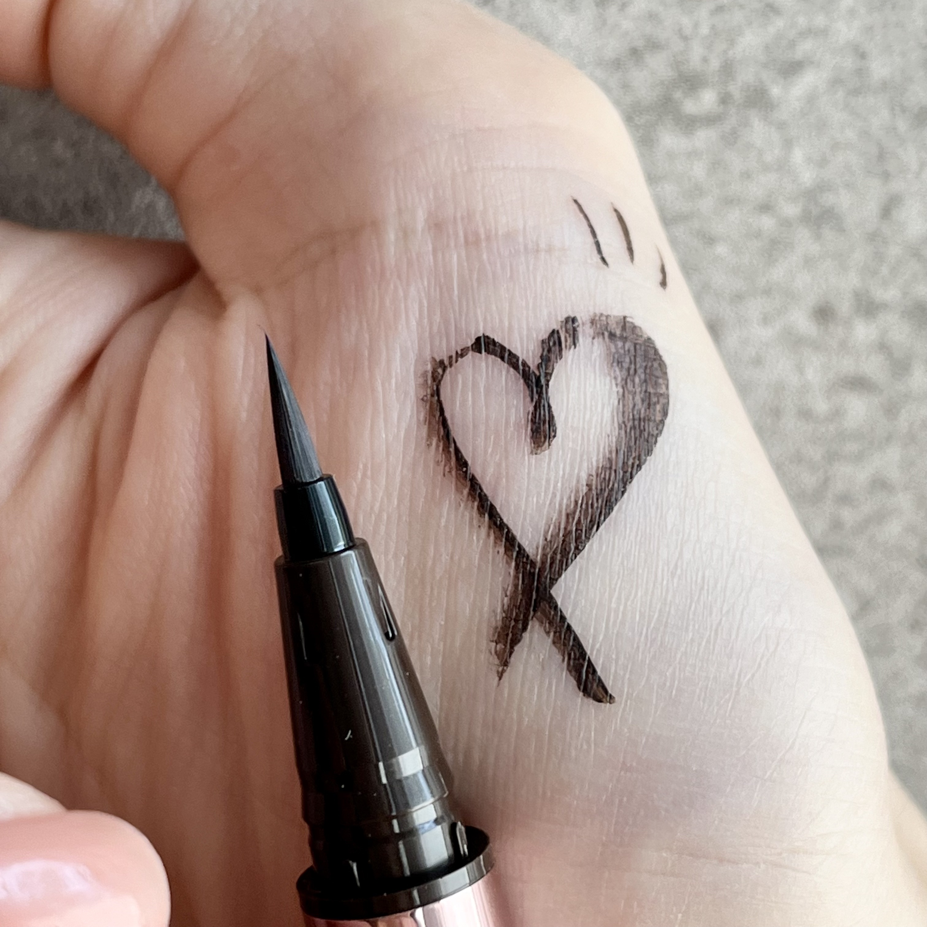 リキッドアイライナーR4 ダークブラウン(スヌーピーデザイン)/ラブ・ライナー/リキッドアイライナーを使ったクチコミ（2枚目）