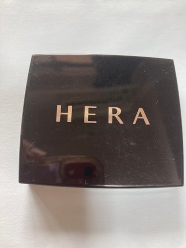 HERA
シャドウデュオ
5号　クラッシュ
去年のHERA公式福袋で購入


BLACKPINKのジェニちゃんがアンバサダーの
韓国デパコス✨✨✨
誰もがおシャネル様を連想する高級感あふれるパケに
洗練