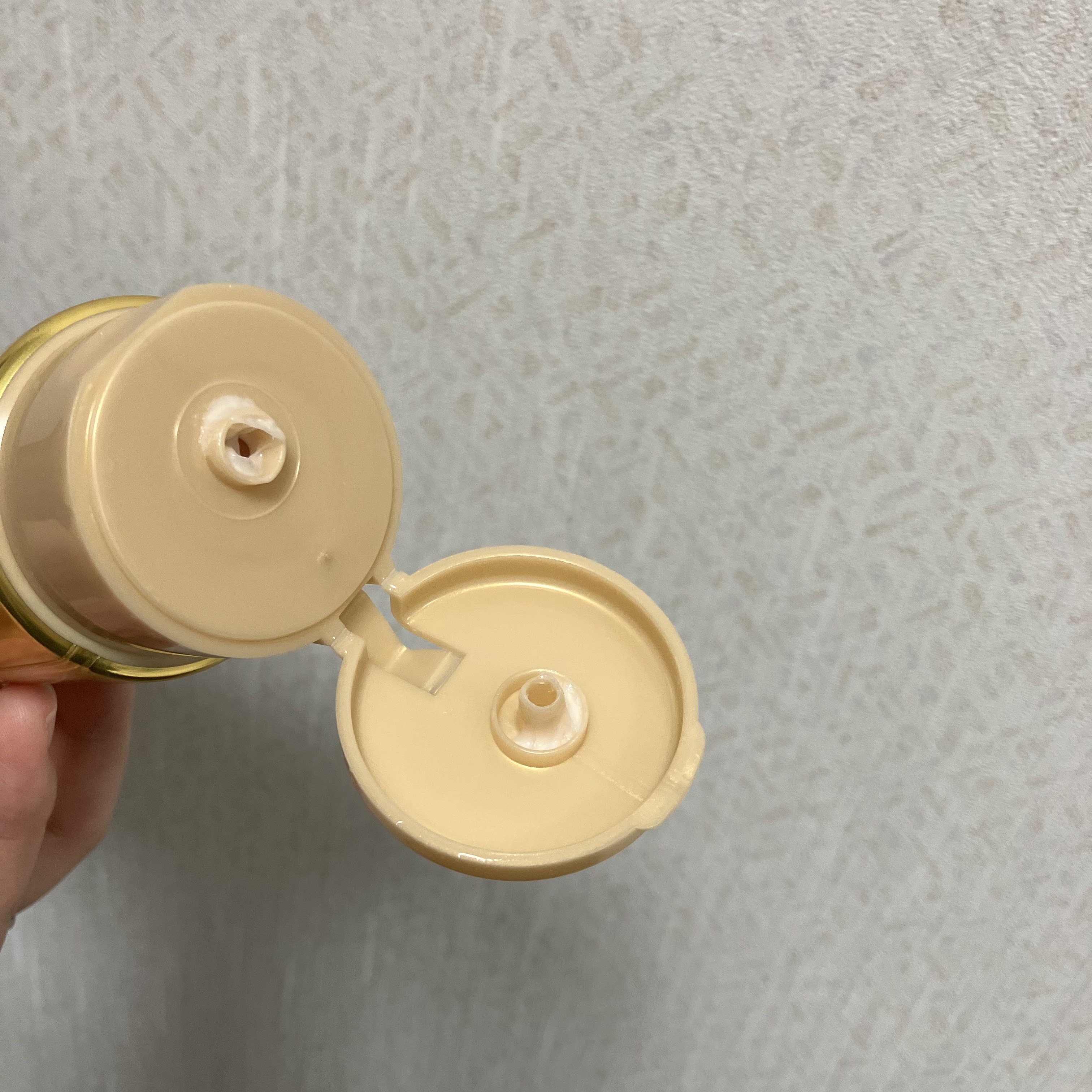 LUX  スーパーリッチシャイン とろとろキンモクセイトリートメントのクチコミ「LUX　スーパーリッチシャイン とろとろキンモクセイトリートメント

デザインパッケージかわい.....」（3枚目）