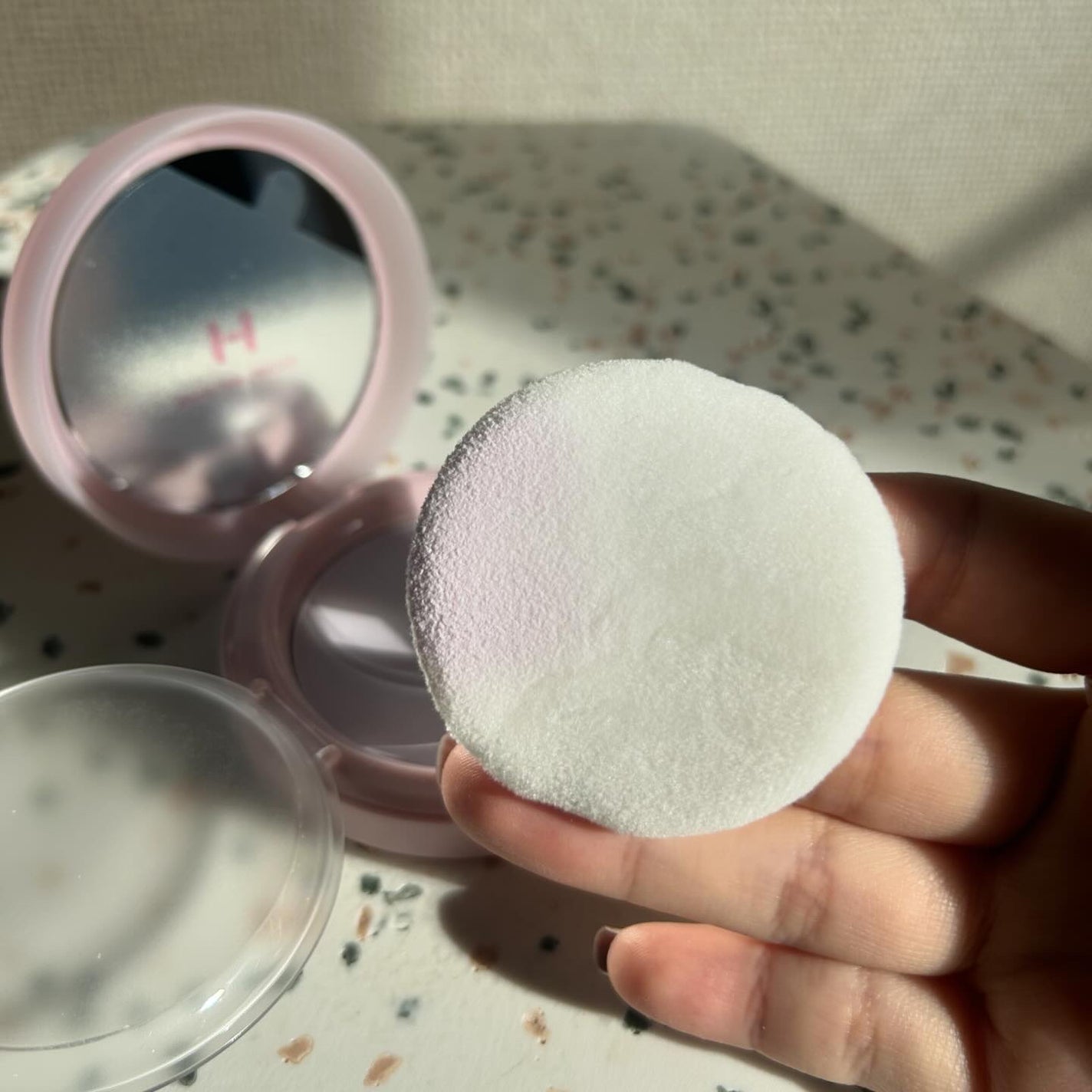 つーちゃん on LIPS 「見た目も可愛い💕持ち運びもできるパウダー🌷@hince_off..」(5枚目)