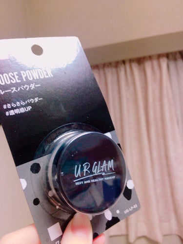 UR GLAM LOOSE POWDERを購入してみました♡

色味は4色ほどあったのですが、私好みの白色3番を選択！

サラサラした使い心地で、持ち運びにも便利です♪

そして小さなパウダー用パフがつ