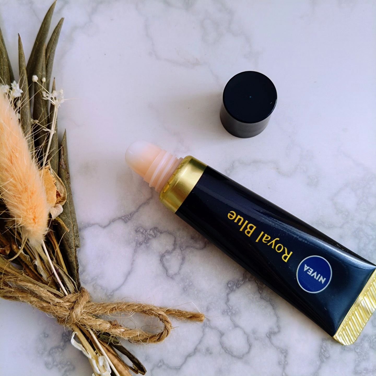 ニベア　ロイヤルブルーリップ　濃密美容ケア/ニベア/リップ美容液を使ったクチコミ（3枚目）