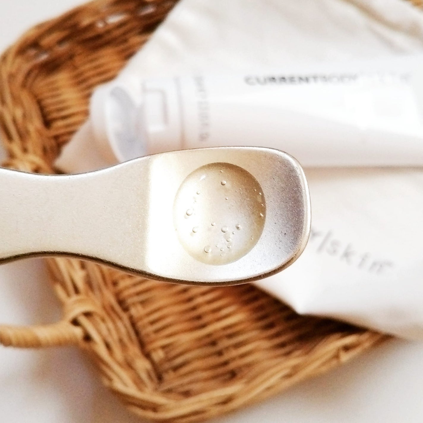 試してみた】CurrentBody Skin RFラジオ波美顔器 CurrentBodyの 試してみた】CurrentBody Skin RFラジオ波美顔器 CurrentBodyの