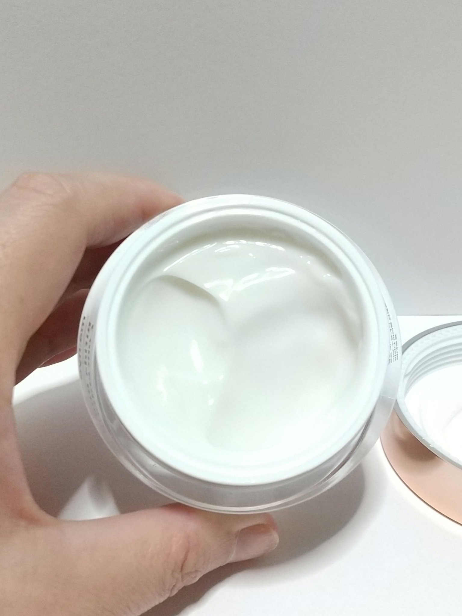 manyo ビフィダバイオームコンセントレートクリームのクチコミ「⭐️⭐️☆☆☆
うーん…微妙💦

魔女工場
ビフィダバイオームコンセントレートクリーム

高級.....」（2枚目）