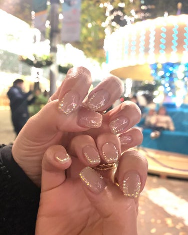 
ちゅるちゅるきらきらnail💎
ベースはピンクベージュに
ぎらつきすぎないオーロラストーン🌈

自爪よりも爪が細く見えるような配置にしてもらって
とってもお気に入りです☺️

これで
誕生日もクリスマ