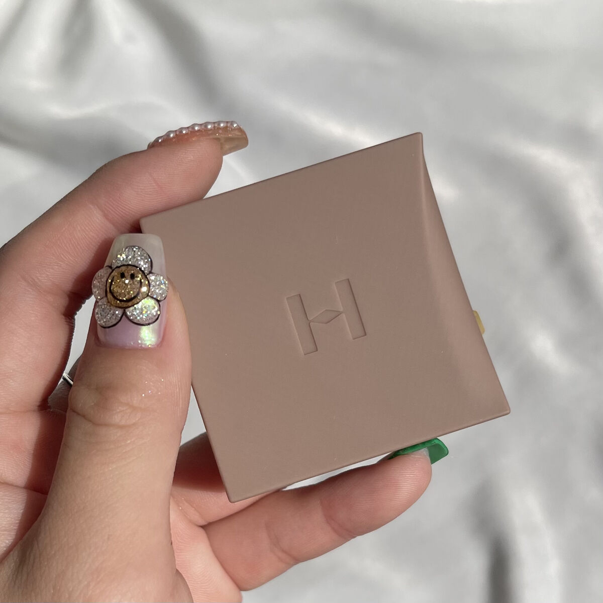 ニューデップスアイシャドウ V003 インスパイア/hince/単色アイシャドウを使ったクチコミ（2枚目）