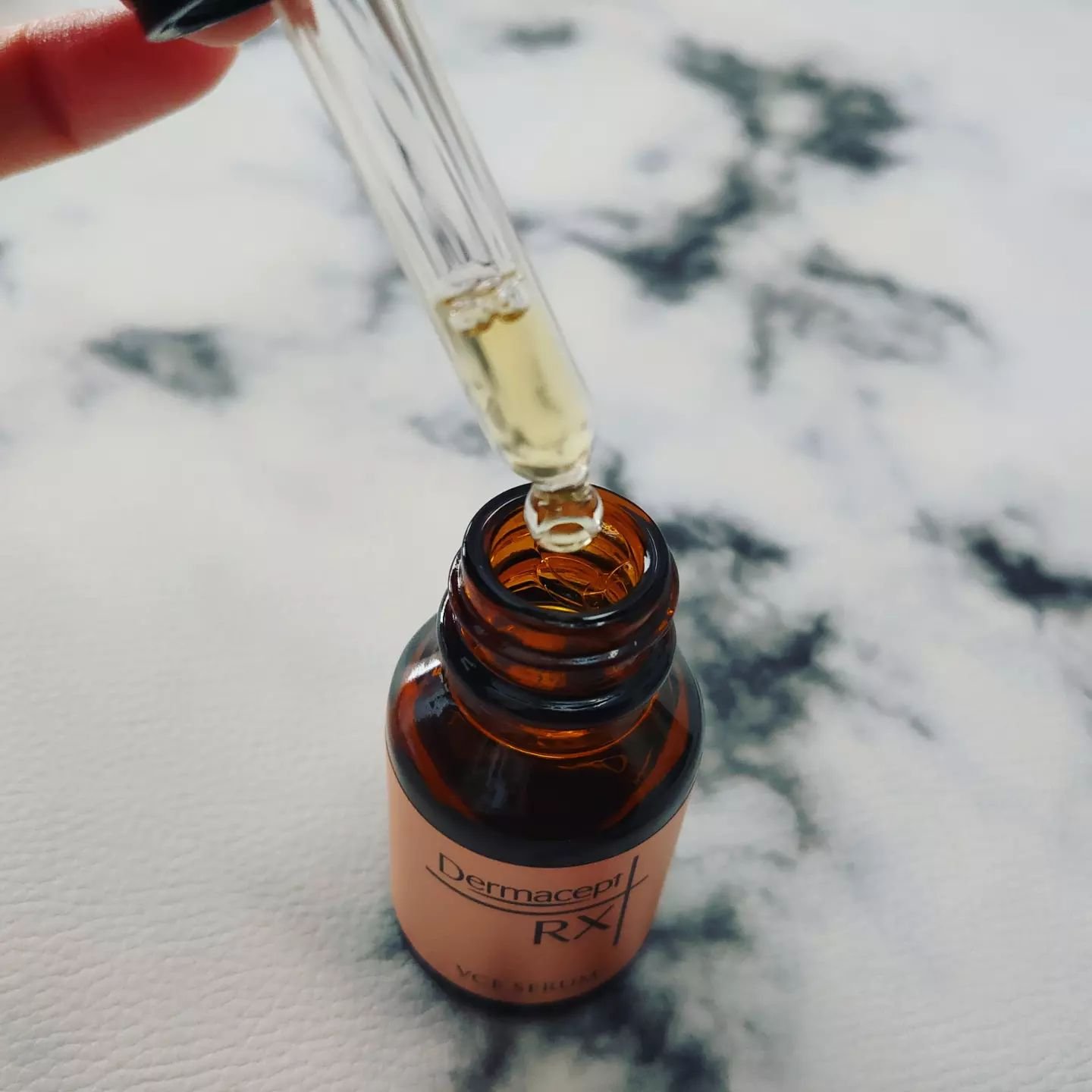 ダーマセプトRX VCE セラムのクチコミ「＜ダーマセプトRX VCEセラム＞を愛用中♪

サイエンスの力で、肌の限界点を考える。
美容医.....」（2枚目）