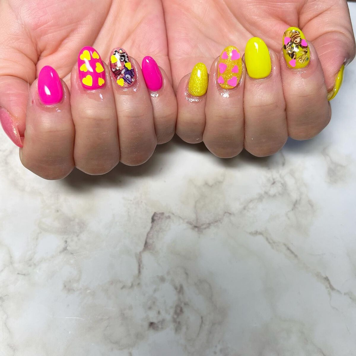 cst on LIPS 「#ネオンカラー#夏ネイル#🧸#neonnails#ネイル好きな..」(2枚目)