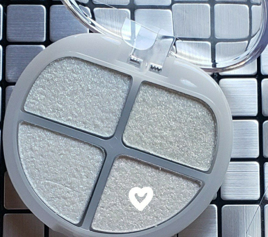 ソフトブラーリングアイパレット/wakemake/アイシャドウパレットを使ったクチコミ(4枚目)