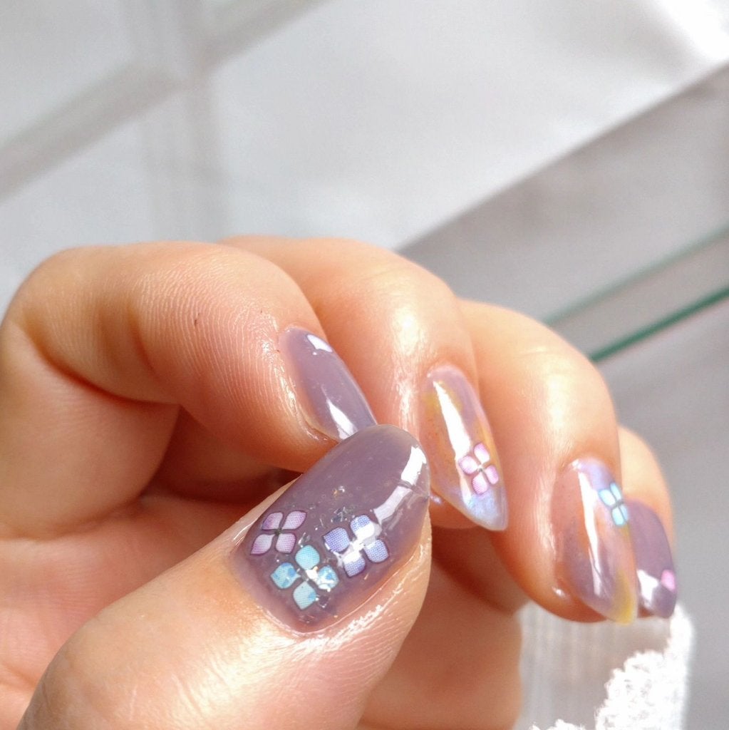 ミルクティ on LIPS 「✴✴#紫陽花ネイル💜✴苦手なモヤモヤもパラドゥのシアーなポリな..」(5枚目)
