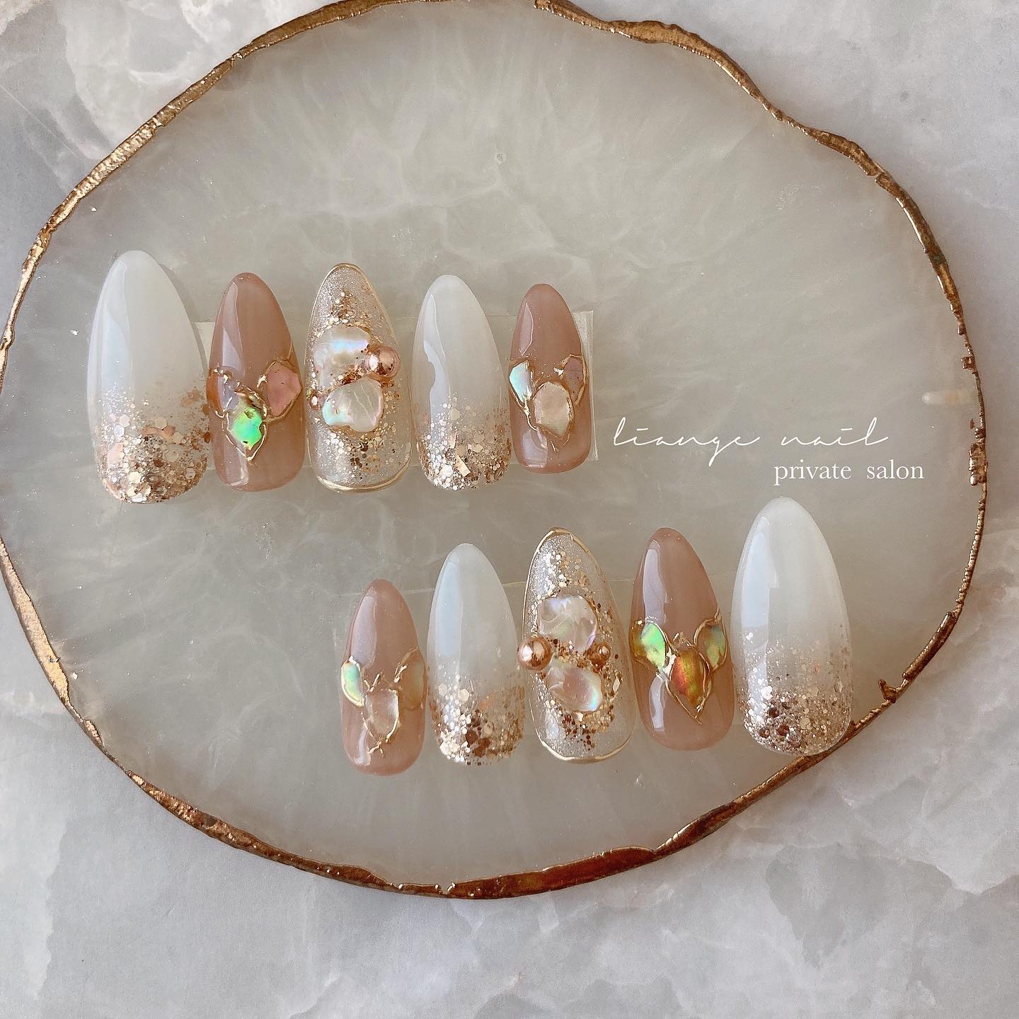 #ネイル,#秋ネイル,#大人ニュアンスネイル,#ニュアンスネイル,#ジェルネイル,#ミラーネイル,#シェルネイルのネイルデザイン