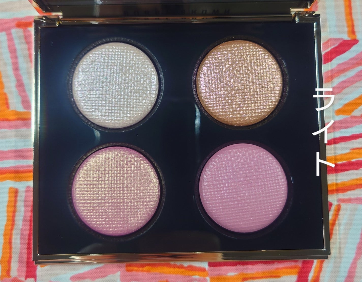 リュクス アイシャドウ クォード グロウ ウィズ ラブ コレクション/BOBBI BROWN/アイシャドウパレットを使ったクチコミ(4枚目)