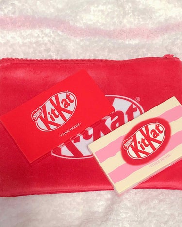 Kitkat×ETUDE HOUSEコラボ👏
アイシャドウです✨✨

Qoo10だと
アイシャドウ単体で¥1500前後
ポーチキットカットセットだと¥2000前後
で購入できます！
※大体1週間ぐらい届