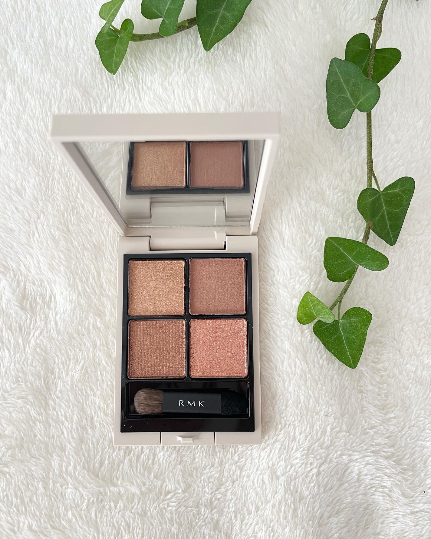 RMK シンクロマティック アイシャドウパレット/RMK/アイシャドウパレットを使ったクチコミ(2枚目)