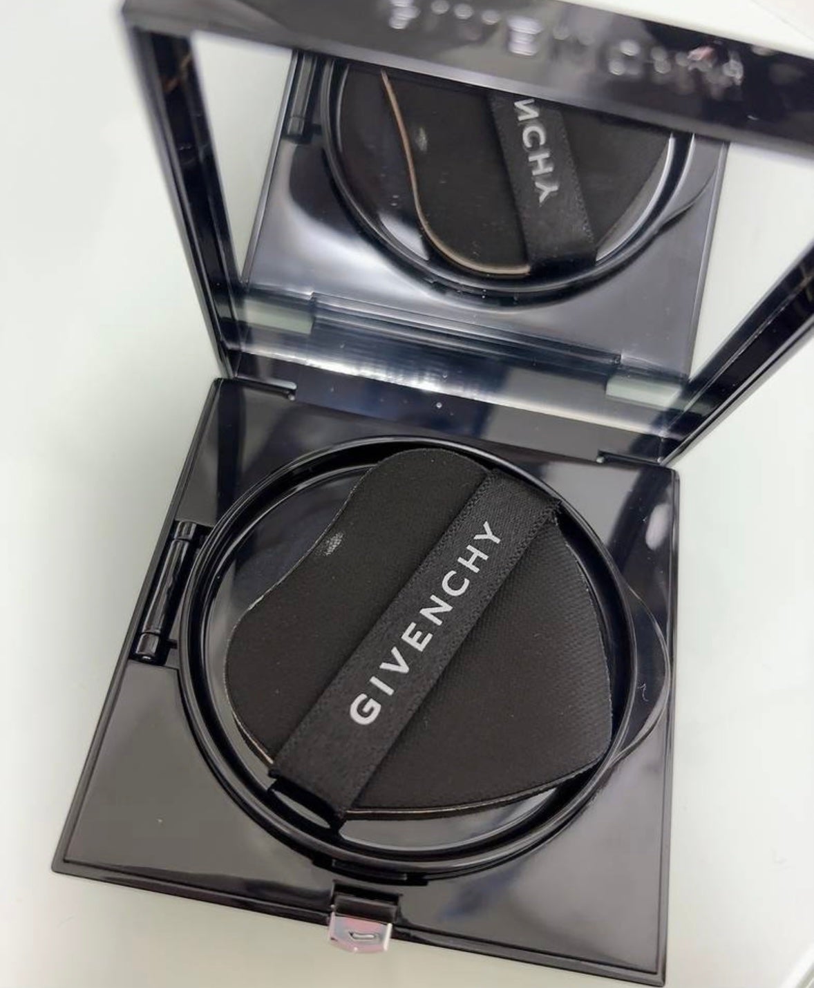 プリズム・リーブル・スキンケアリング・グロウ・クッション/GIVENCHY/クッションファンデーションを使ったクチコミ(2枚目)