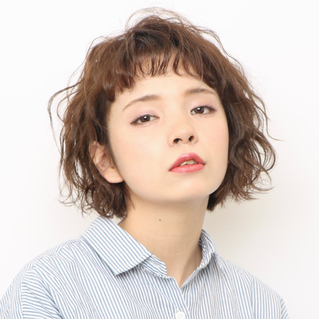 パーマをかけたボブヘア