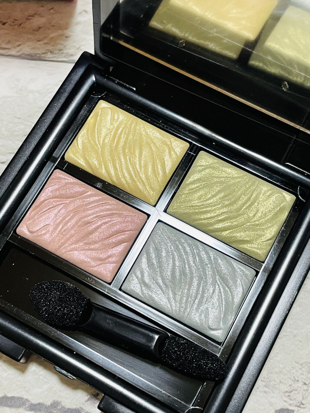 フラロッソ インテンソ アイシャドウ GR03/アスタリフト/アイシャドウパレットを使ったクチコミ（2枚目）