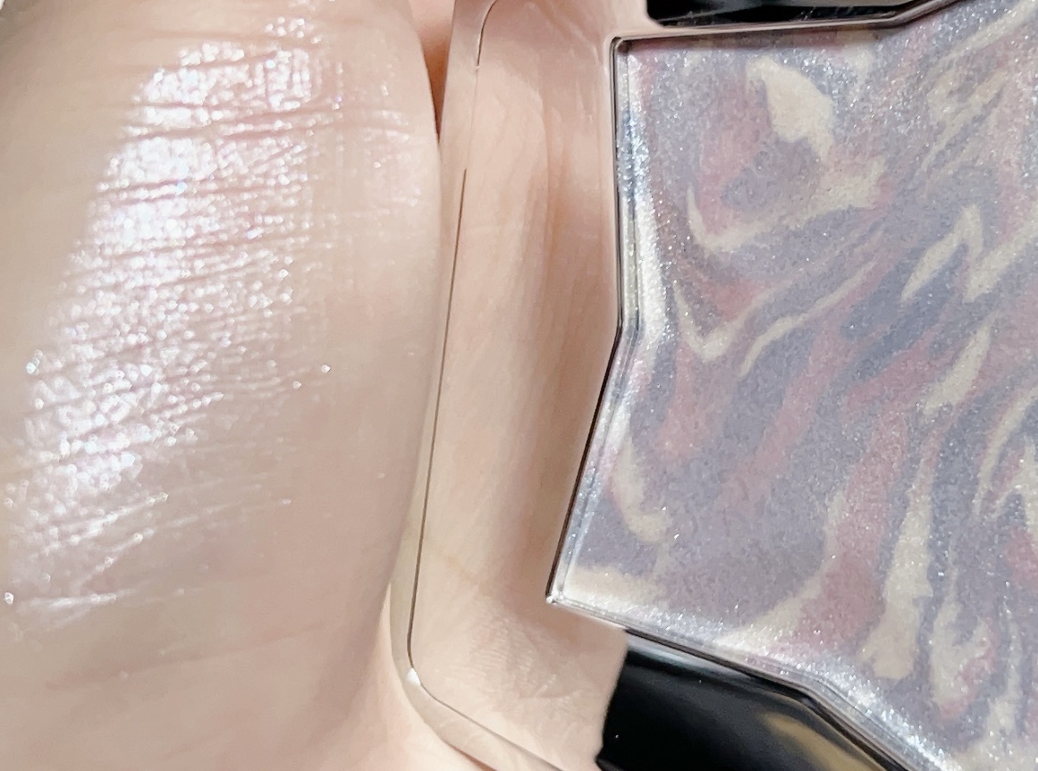 スターダストダイヤモンドハイライトパウダー/PERFECT DIARY/パウダーハイライトを使ったクチコミ（2枚目）