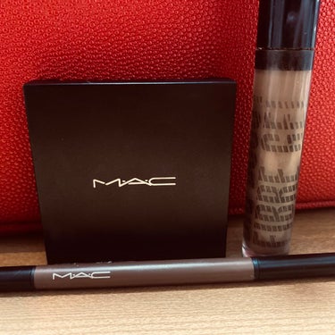 M・A・C アイブロウ ビッグ ブースト ファイバー ジェルのクチコミ「#アイブロウ 
●パウダー
《MAC グレイトブロウ　トープ》
ノッペリ感なくきれいに発色(や.....」（1枚目）