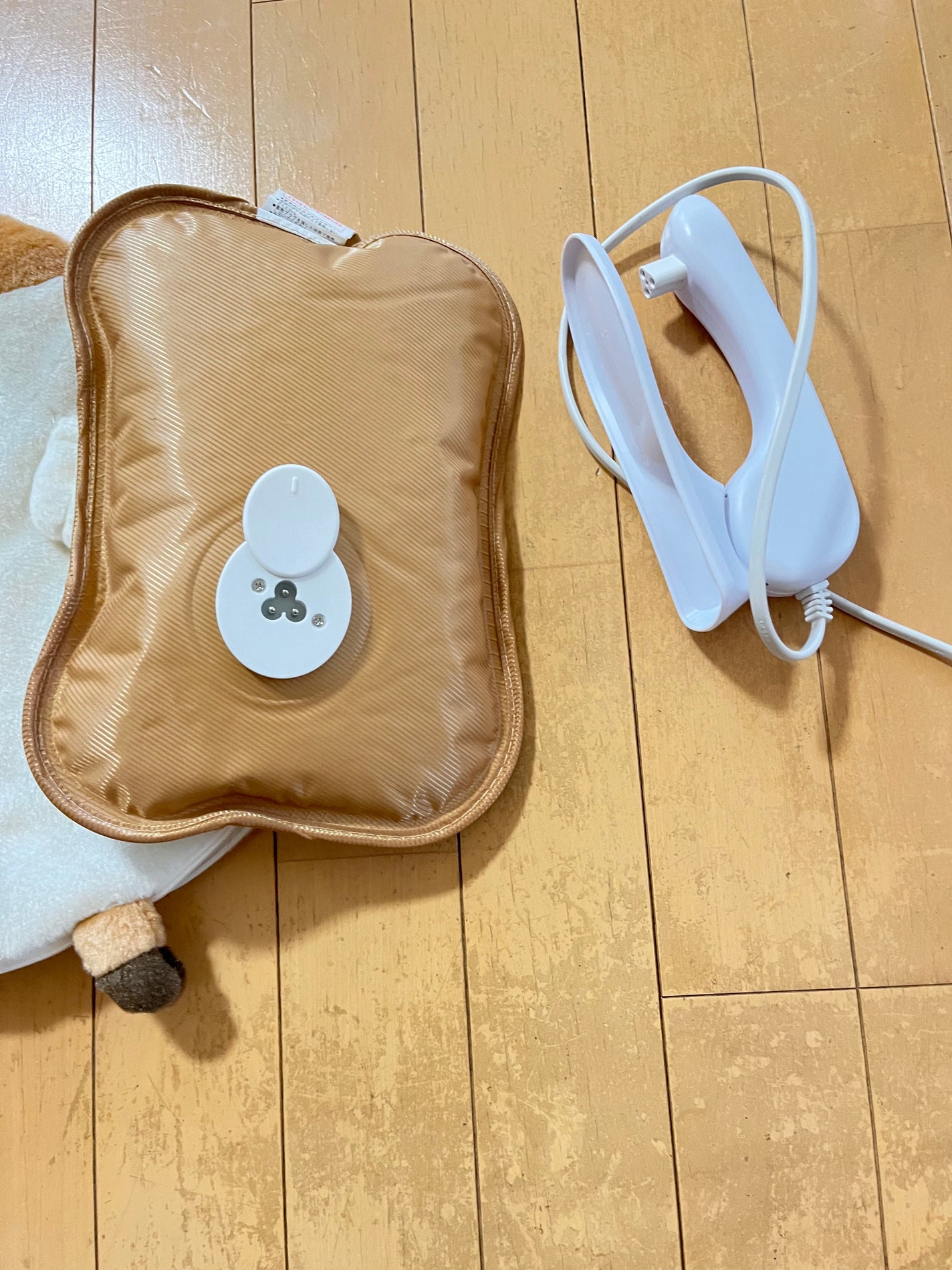 moco on LIPS 「充電式の湯たんぽを買いました。これまで電子レンジで温めるものを..」(3枚目)