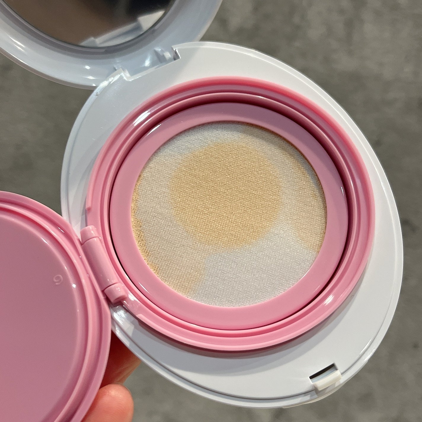 デューイーメッシュファンデーション/ASUNE /クッションファンデーションを使ったクチコミ(3枚目)