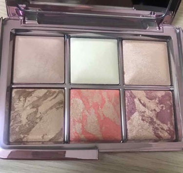 HOURGLASS HOURGLASS AMBIENT LIGHTING EDIT-VOLUME 4のクチコミ「今回はアワーグラスのアンビエント ライトニング エディットという限定のパレットがすごく可愛かっ.....」（2枚目）