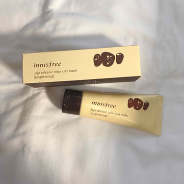 Innisfree🌿ヴォルカニック カラークレイマスク
(イエロー) 


イエローは
火山灰とビタミンCが余分な皮脂を落としながら
潤いを与え透明感のある肌に導いてくれる◎

私は週に１回使ってます！