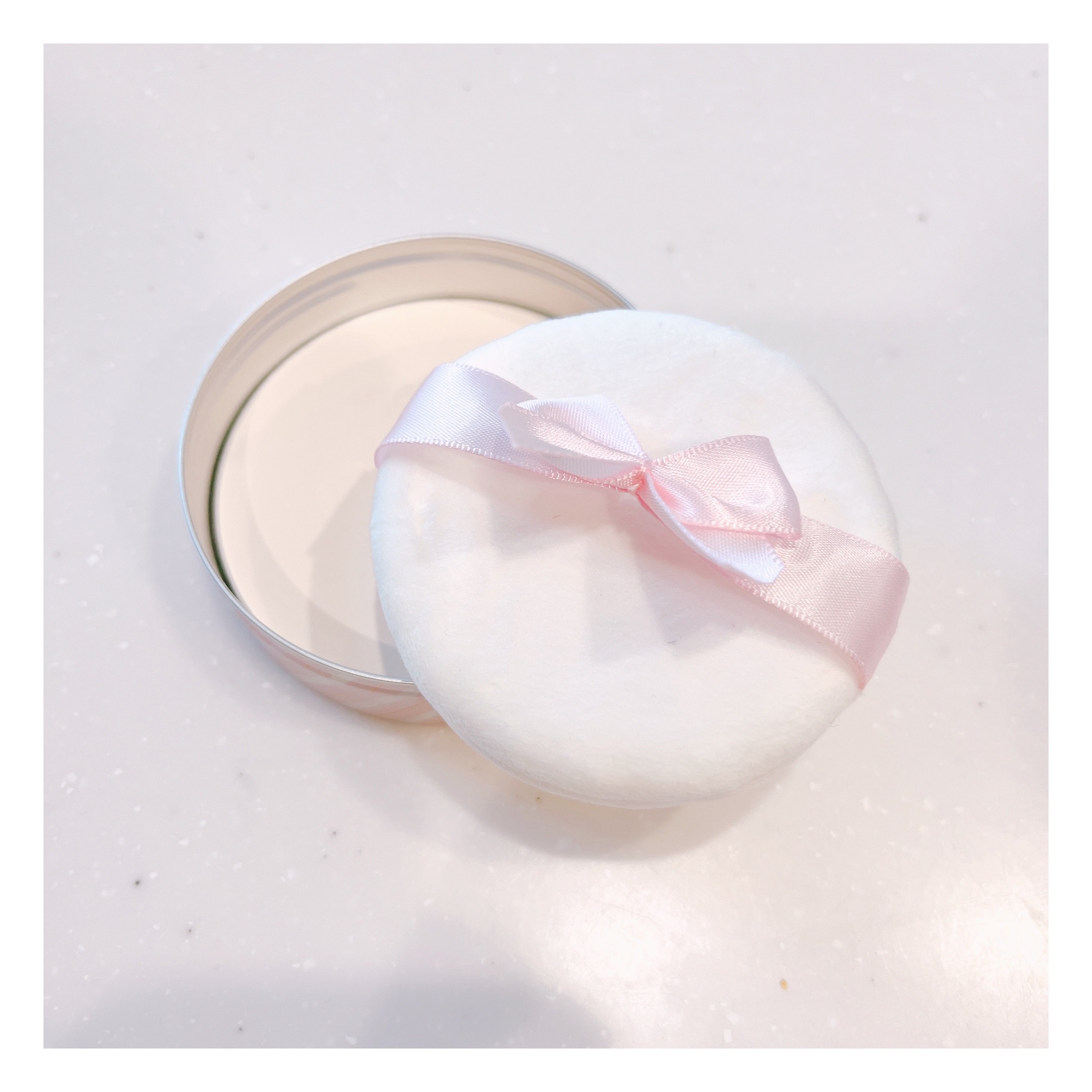 すっぴんパウダーC パステルローズの香り/クラブ/プレストパウダーを使ったクチコミ（2枚目）