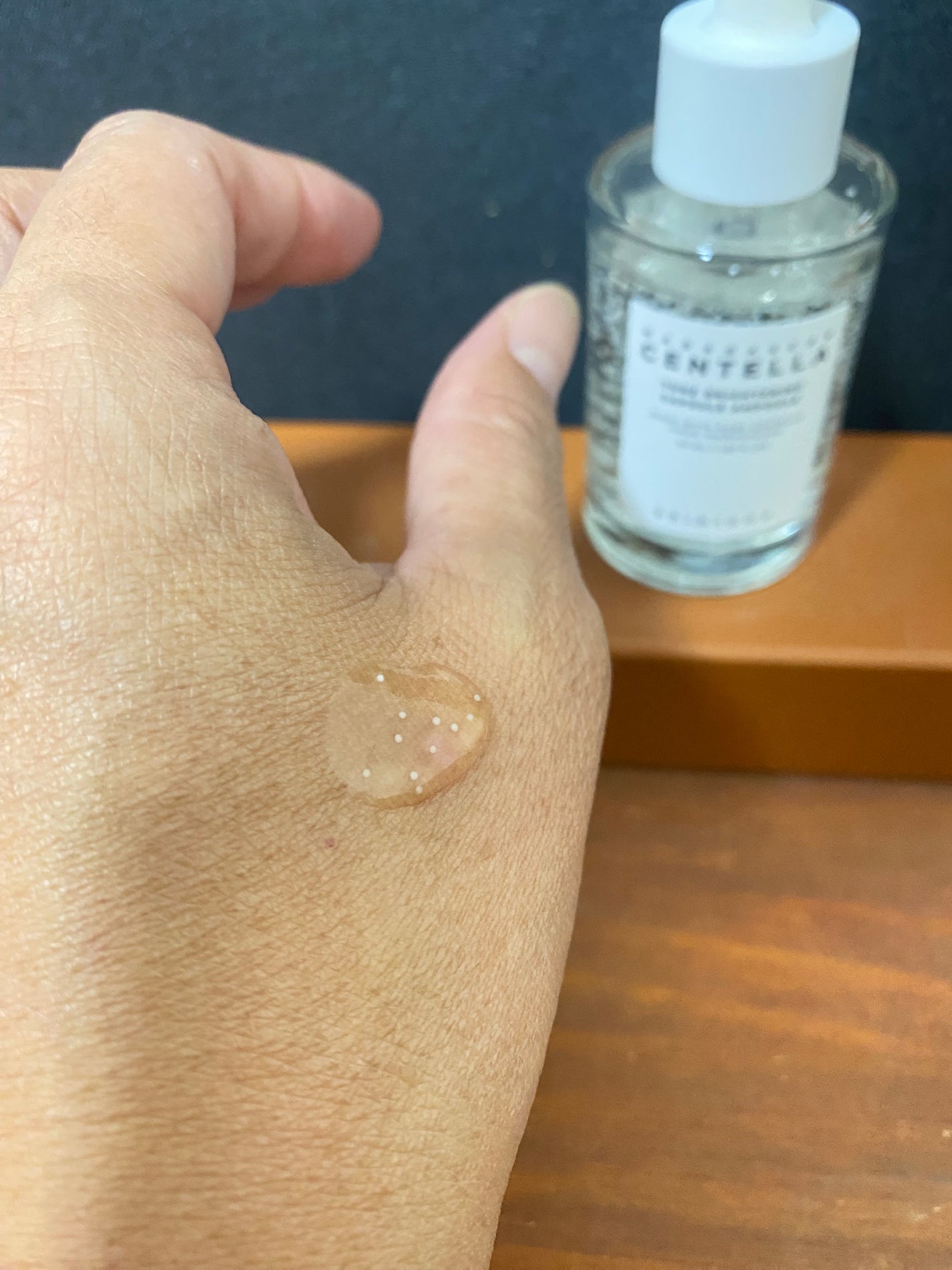 ななな on LIPS 「2024/9/2323:41:49まずテクスチャが非常に軽いで..」(3枚目)