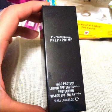 M.A.CのPREP+PRIME
FACE PROTECT   SPF50  PA+++

ツヤ肌メイクするのには欠かせないアイテムです！
UVカットも申し分なくあり、保湿もあるので乾燥はそこまで感じま