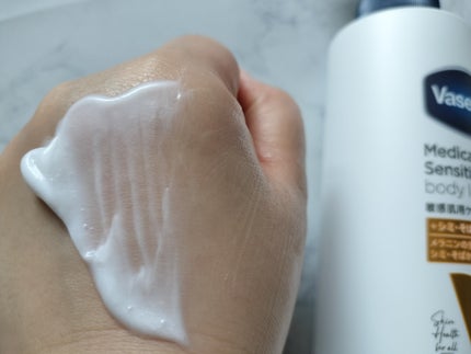 メディケイティッド センシティブケア ボディローション 美肌ケア【医薬部外品】/ヴァセリン/ボディローションを使ったクチコミ(4枚目)
