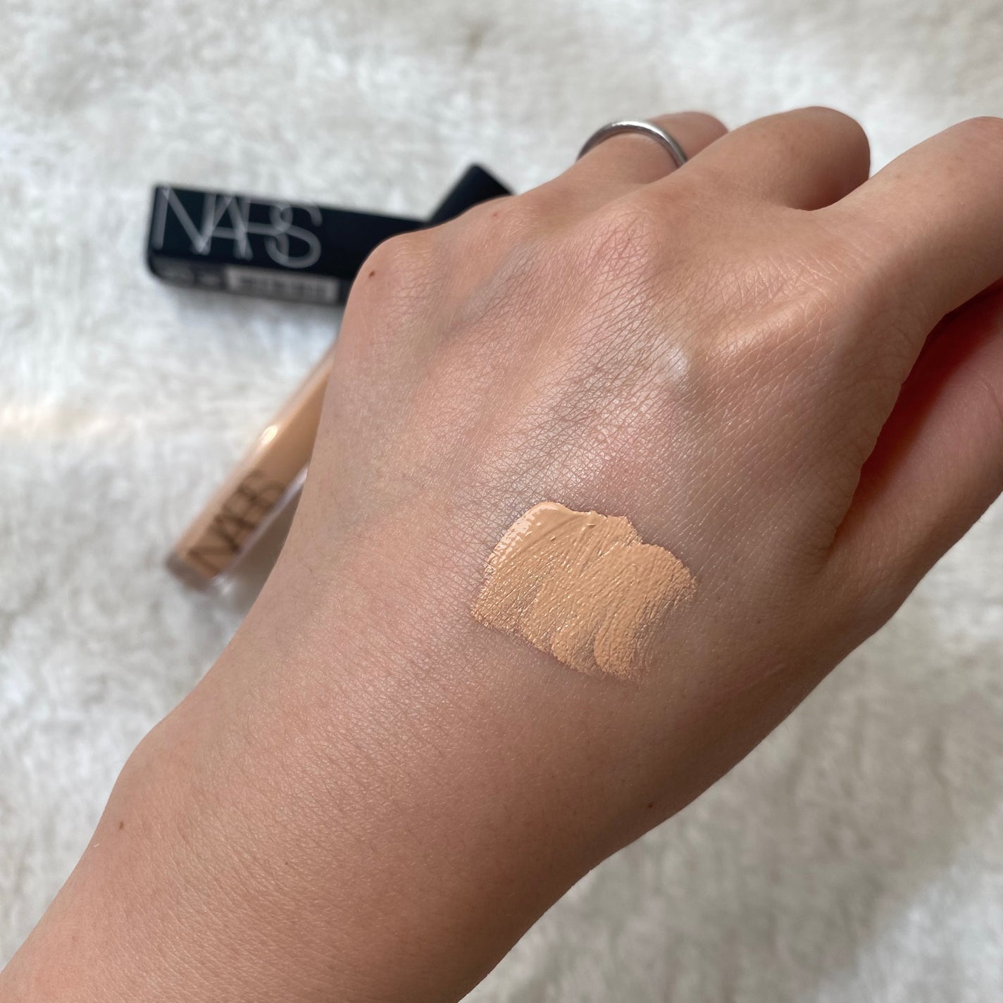 ラディアントクリーミーコンシーラー/NARS/リキッドコンシーラーを使ったクチコミ(2枚目)