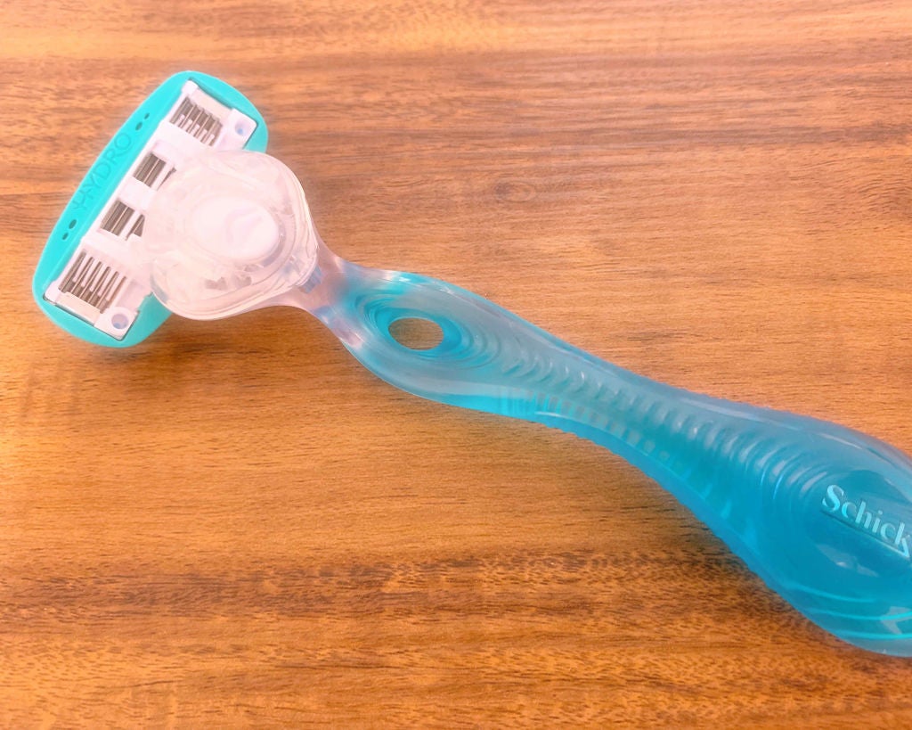 ハイドロシルク 敏感肌用 ホルダー (刃付き+替刃1コ)/ハイドロシルク/シェーバーを使ったクチコミ(1枚目)