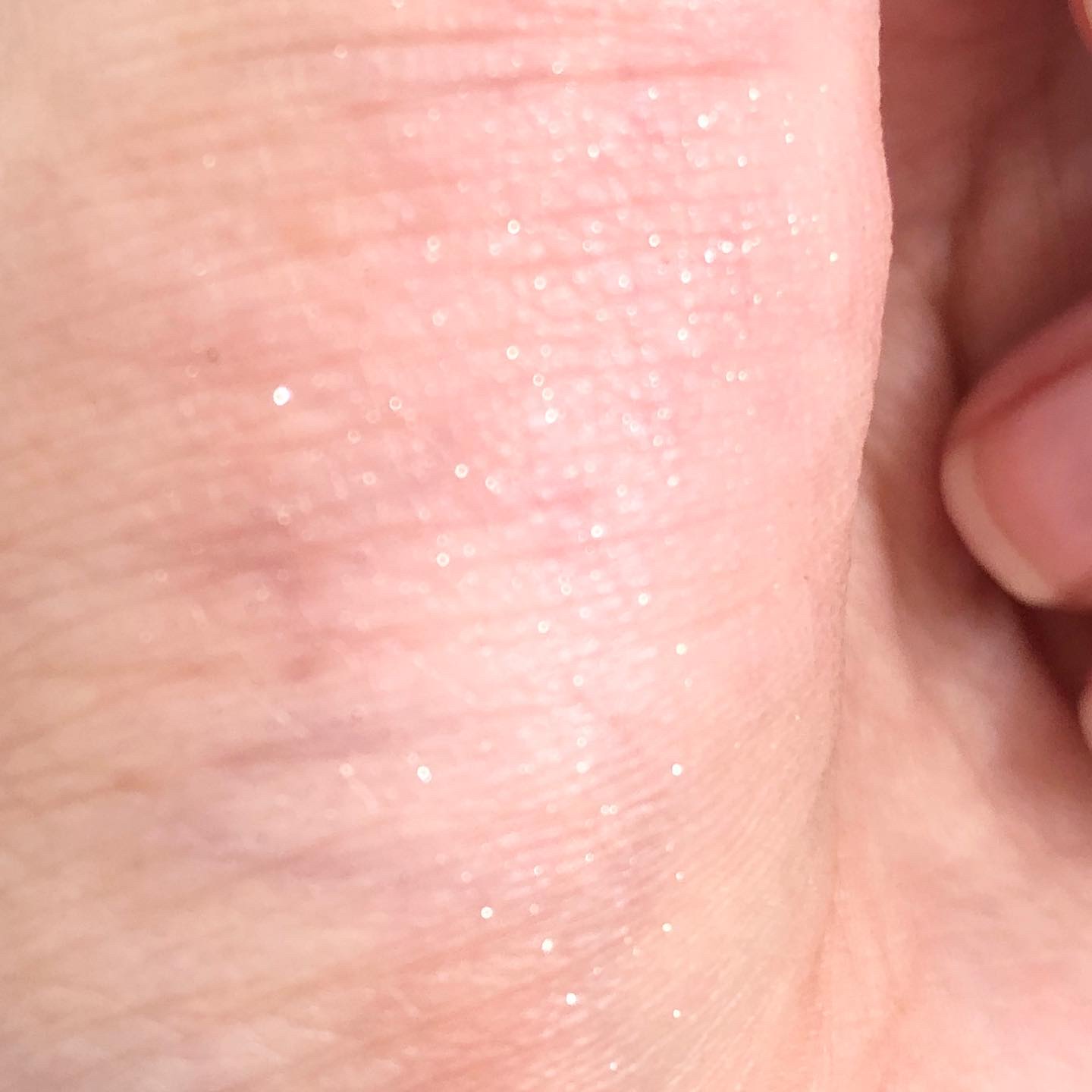 フーミー シングルラメシャドウ メリンダベージュ/WHOMEE/単色アイシャドウを使ったクチコミ（2枚目）