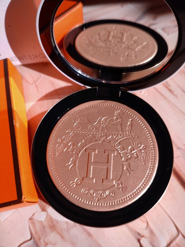 プードル オルフェーヴル フェイス&アイ イルミネイティングパウダー/エルメス/プレストパウダーを使ったクチコミ(2枚目)