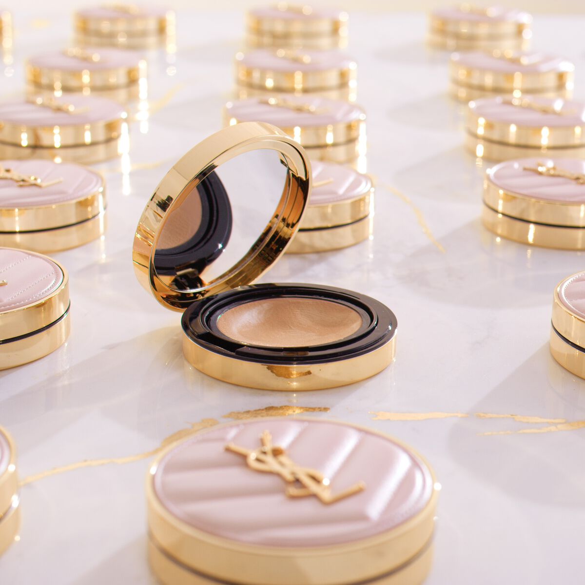 ラディアント タッチ グロウパクト/YVES SAINT LAURENT BEAUTE/クッションファンデーションを使ったクチコミ（1枚目）