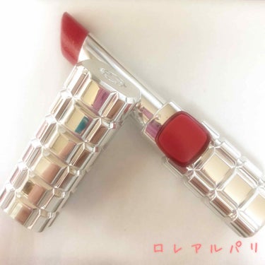 ・
・
・
ロレアルパリシャインオン💄
・
初めてロレアルパリのリップを買ったの
ですが色が大正解でした！！！
・
このリップの色は911番なんですが
赤っぽい色の中にローズ系の色が
入った感じの色です