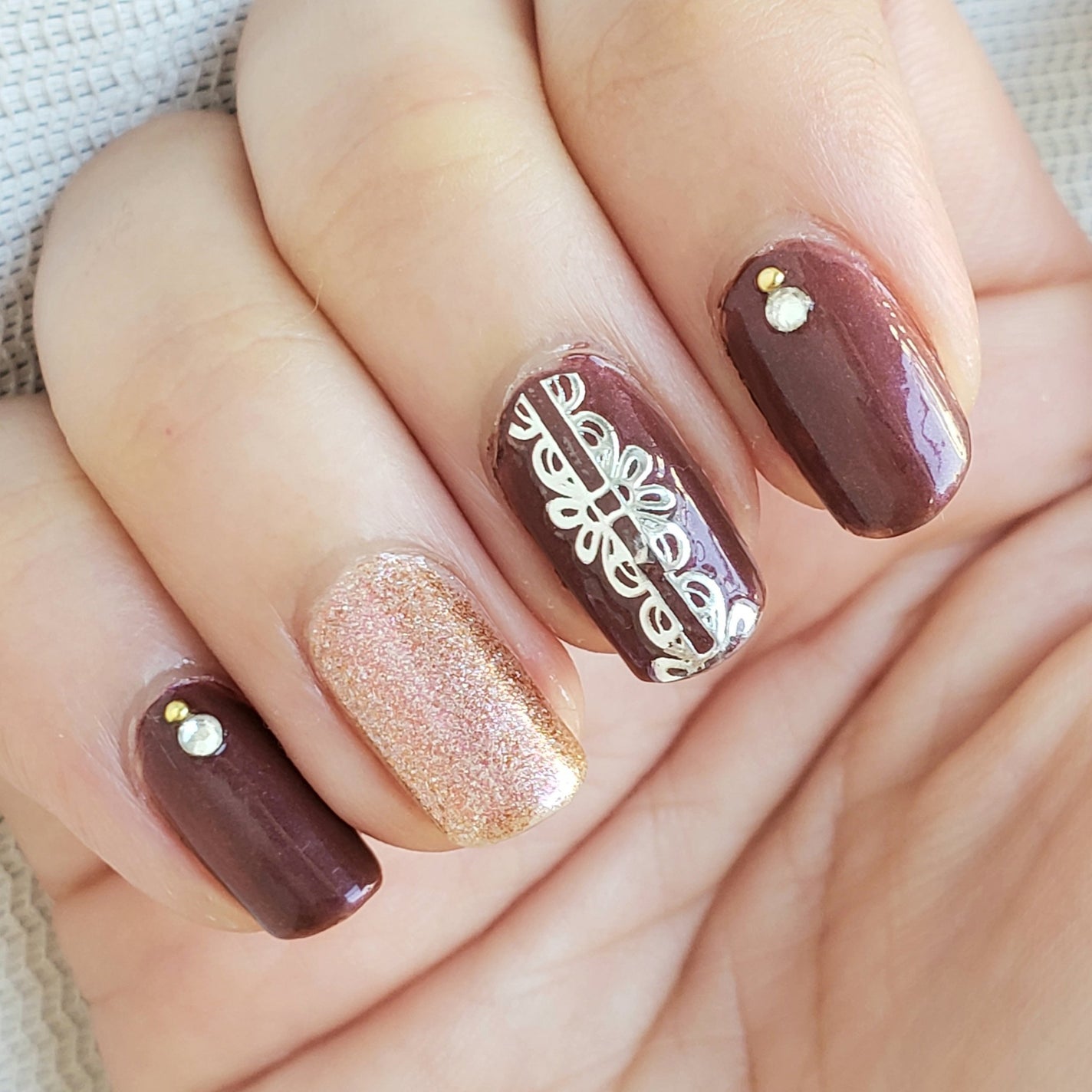 土木系おねいさん on LIPS 「今日のネイル💅深い色をベースにしてシルバーのレースを飾ってみた..」(5枚目)