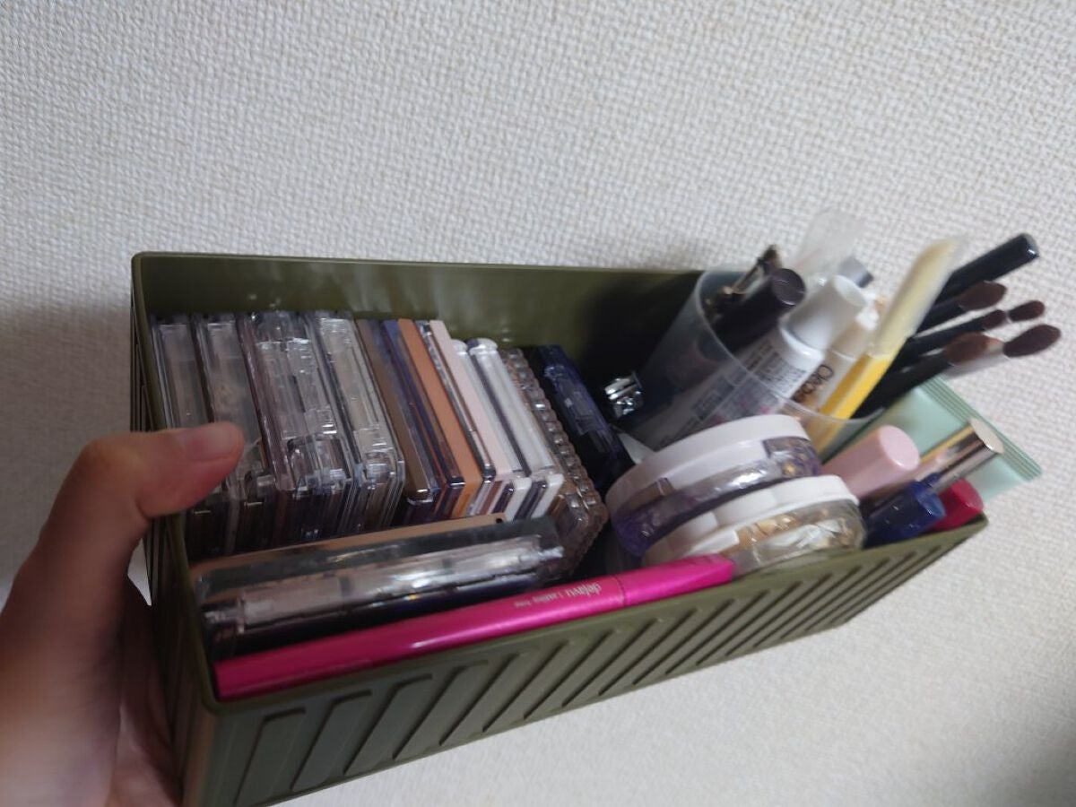 ゆい on LIPS 「Seriaでのこのケース、メイク類をしまっておきやすくて今はこ..」(2枚目)