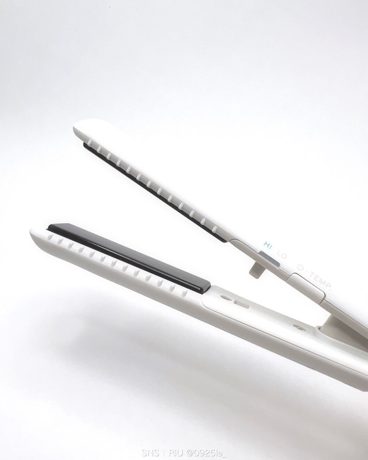 スタイリッシュ モバイルヘアアイロン(MHS-1342) ホワイト/mod's hair/ストレートアイロンを使ったクチコミ（3枚目）