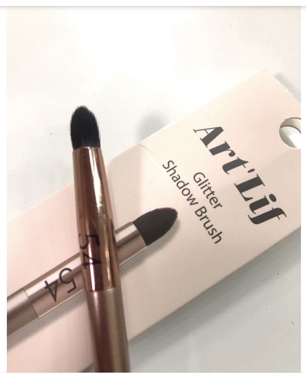 アートリフグリッターシャドウブラシ54/the SAEM/メイクブラシを使ったクチコミ（2枚目）
