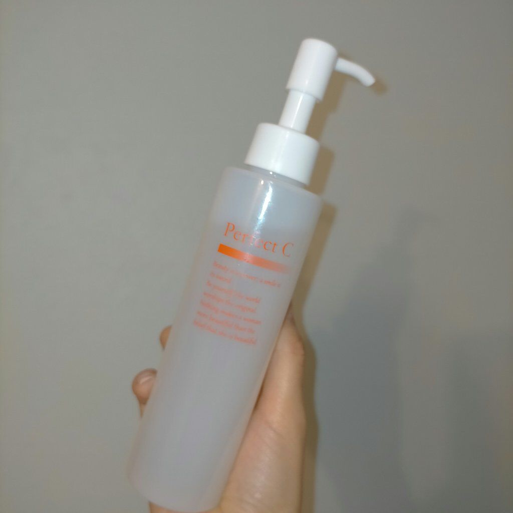             🧸パーフェクトC クレンジング＆洗顔ジェル🧸
水を足すと泡立つのでクレンジングでも洗顔料としても使えます。

最近はがっつりファンデ塗ることが少なくなり、 石鹸落ちの日焼け止め・下地だけの日が多いのでこの洗顔料を