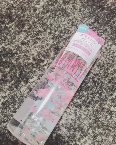 どうも水葬です☪︎ *.

限定で出たボタニストの桜ボディジェル！！


なんと桜の花弁入り😳😳🌸
花弁は摩擦を与えると肌に消えて行きます。

香りも🌸！
涼やかさを感じる桜の香り🌸
自分は凄く好きな香