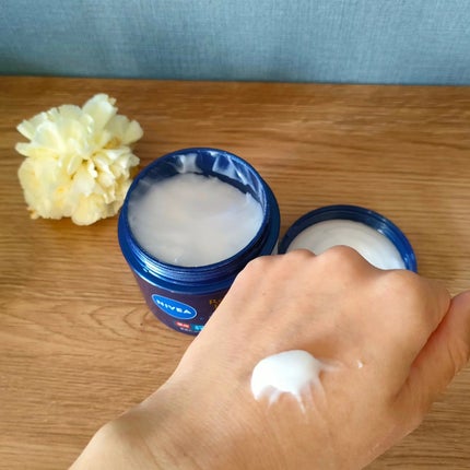 ニベア ロイヤルブルーボディクリーム うるおい密封ケア/ニベア/ボディクリームを使ったクチコミ(2枚目)